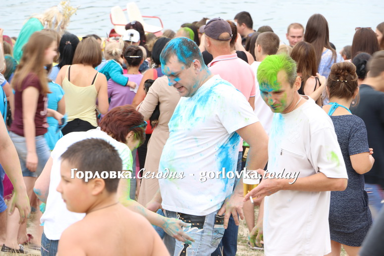В Горловке прошел Color Open Air