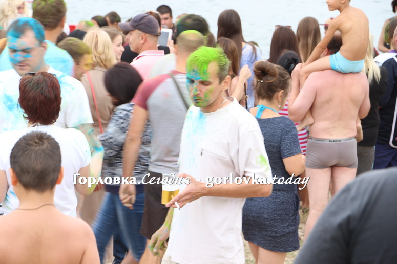 В Горловке прошел Color Open Air