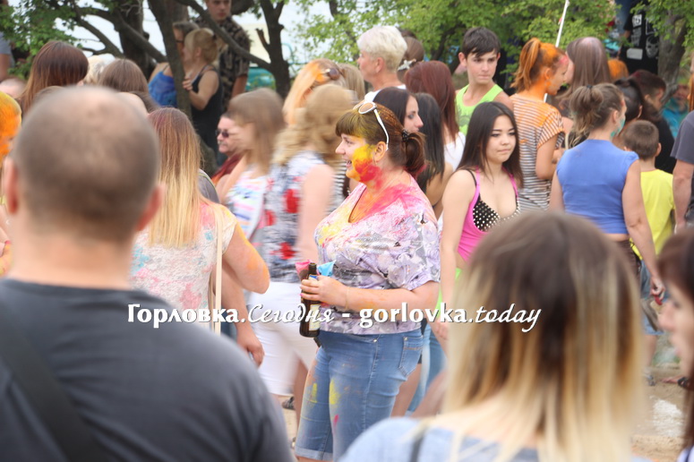 В Горловке прошел Color Open Air