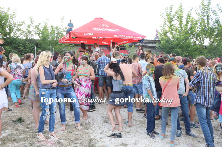 В Горловке прошел Color Open Air