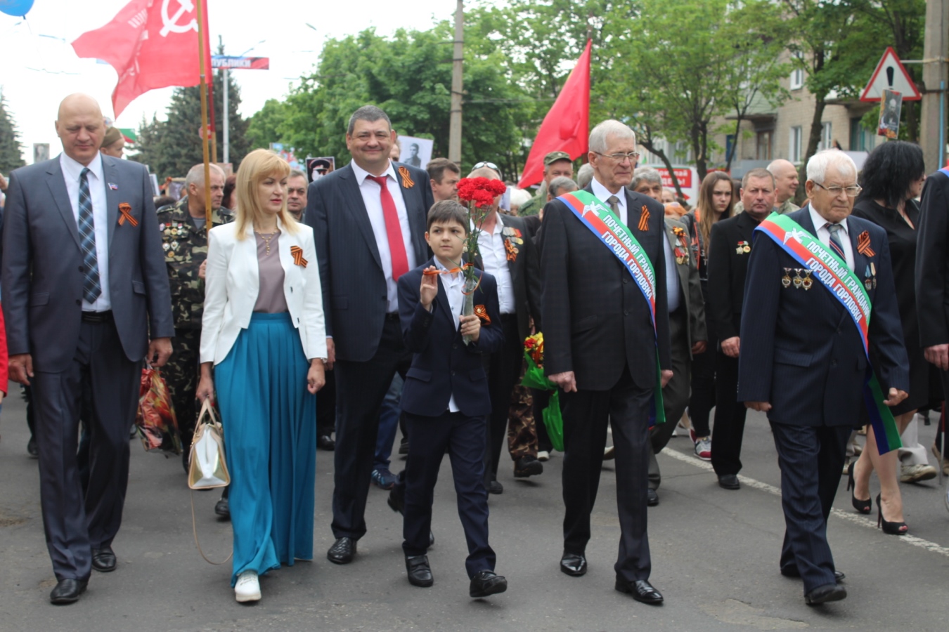 Горловка обои рынок смак