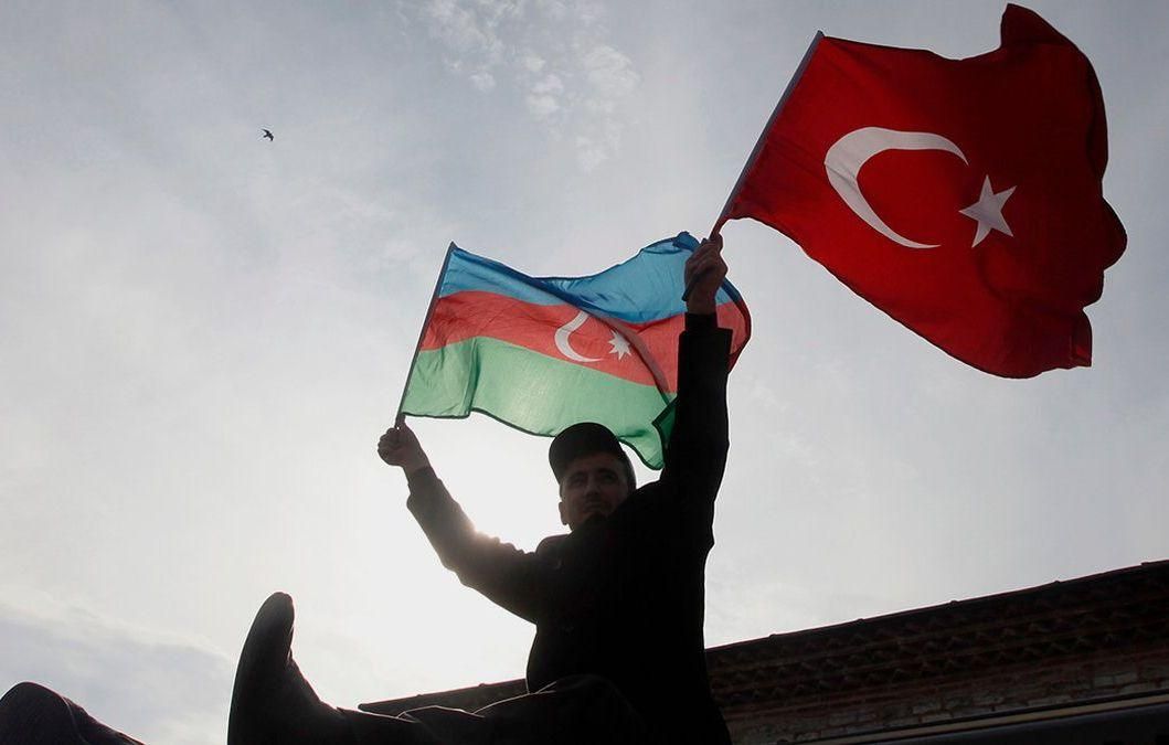Флаги Турции и Азербайджана