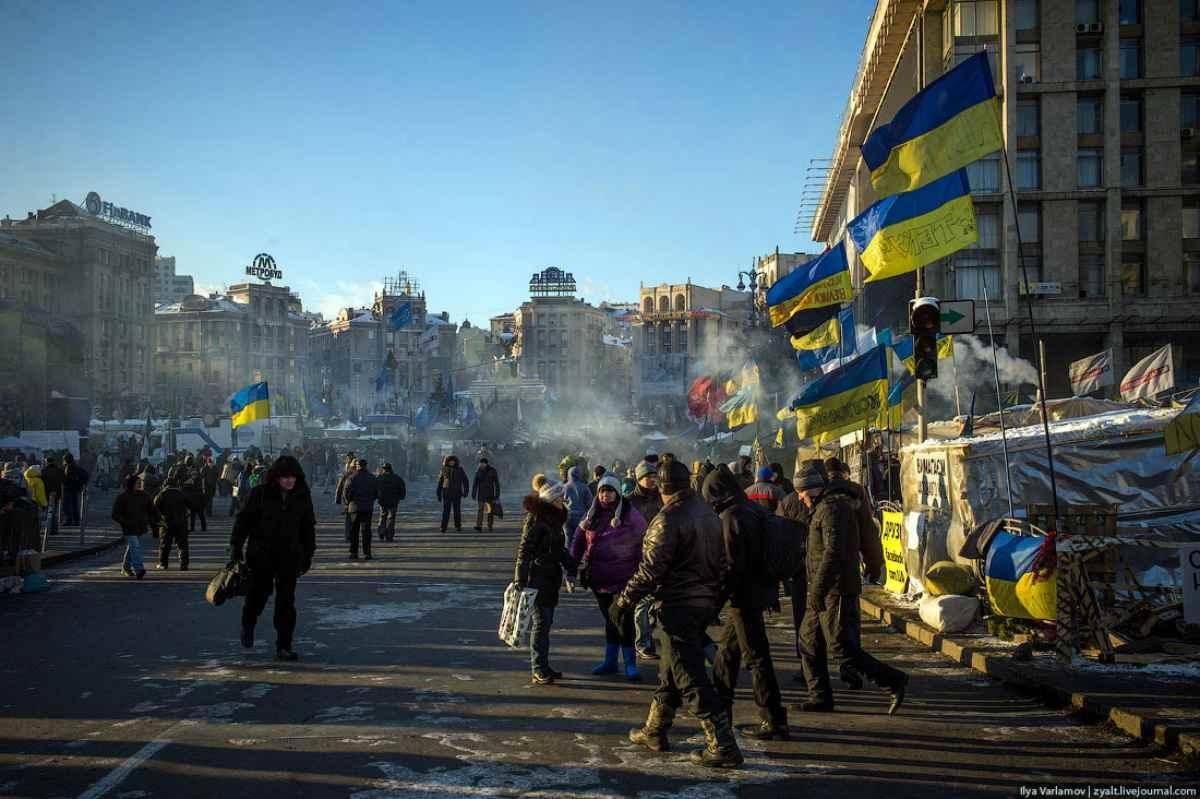 Почему сегодня в украине. Киев площадь независимости Евромайдан. Майдан 2014 площадь независимости. Площадь независимости Киев 2014.