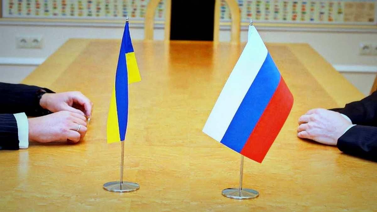Флаги  Украины и России