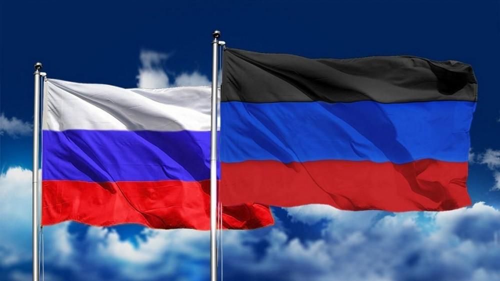 Флаги России и ДНР