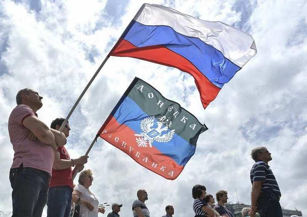 Флаг ДНР и РФ