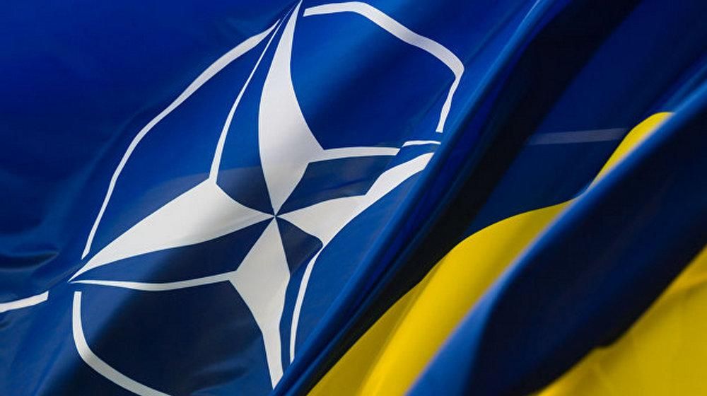 Флаг НАТО и Украины