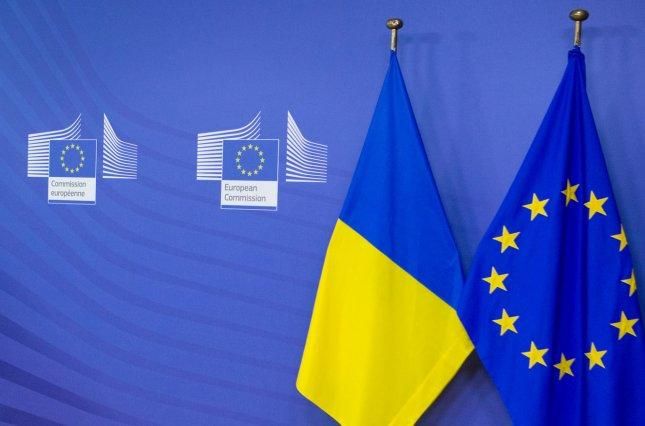 Флаг Украины и ЕС