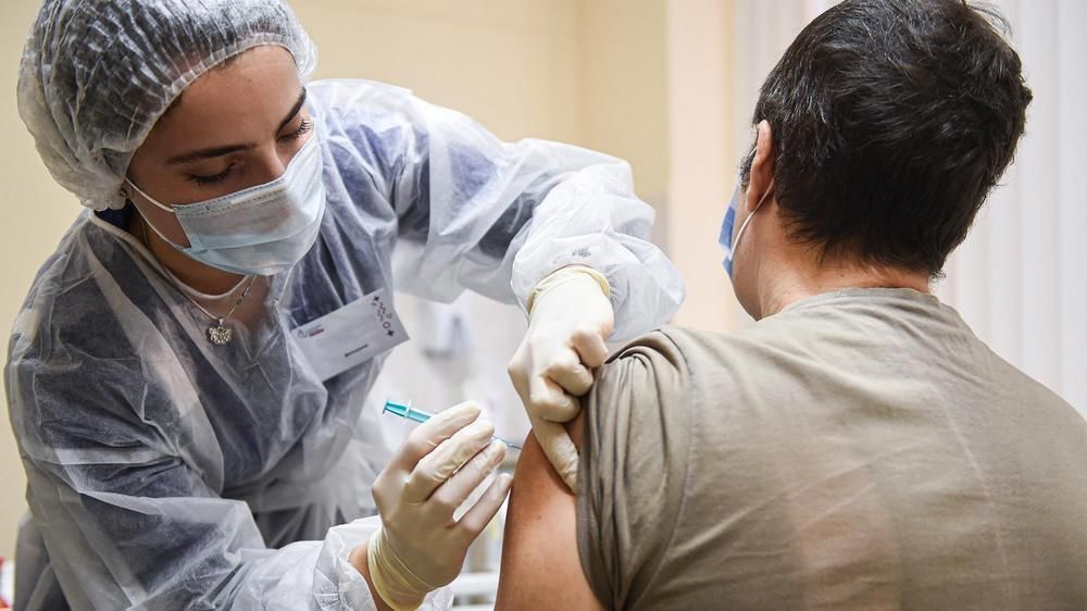 В Крыму ввели обязательную вакцинацию от COVID для некоторых категорий граждан