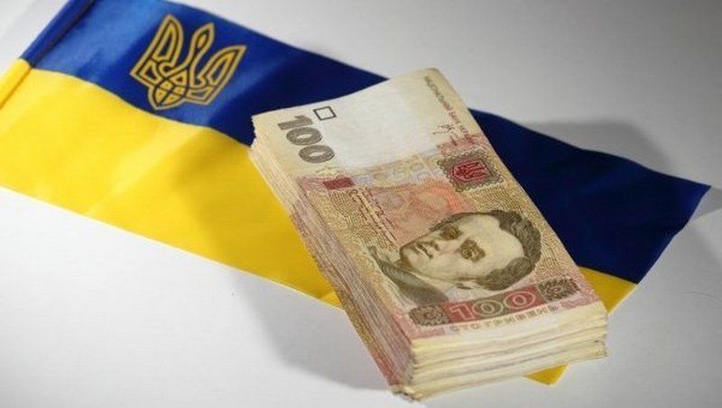 В Украине могут прекратить выплату пенсий и зарплат бюджетникам. Денег в бюджете не хватает