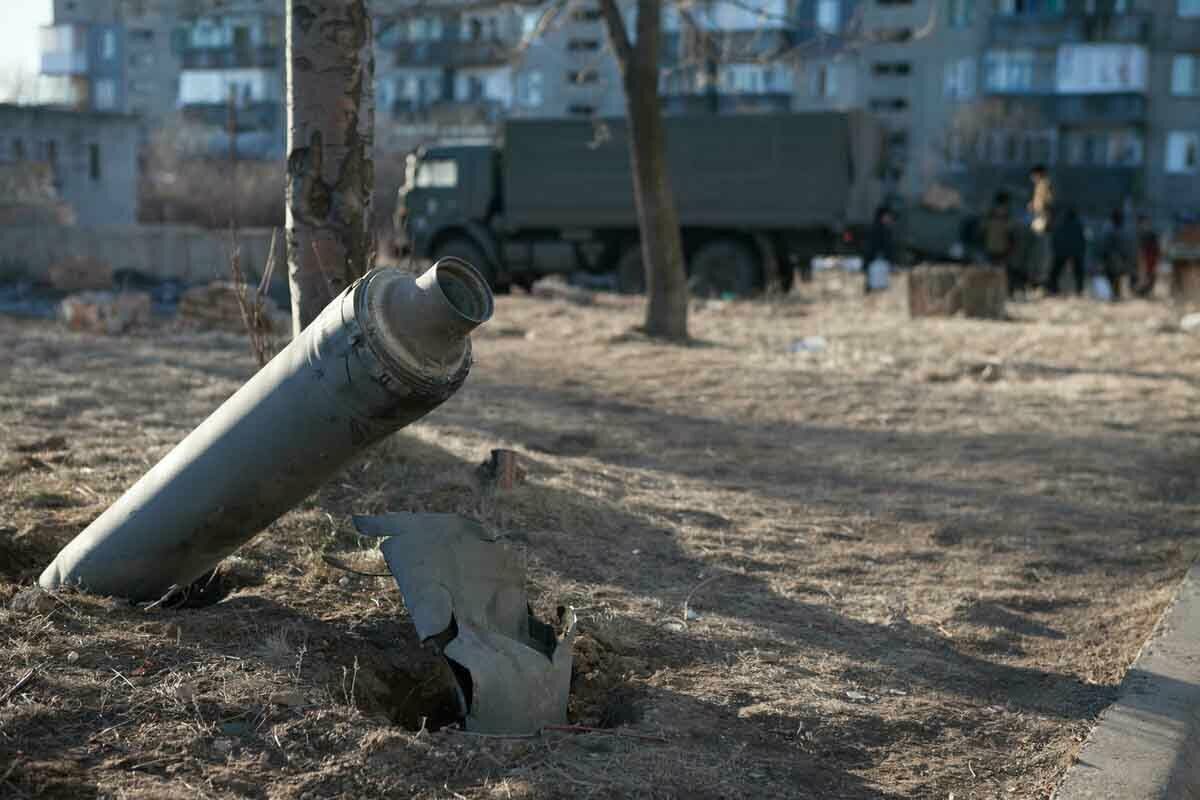 В Горловке утром в понедельник обстрелами повреждены 18 жилых домов и  магазин