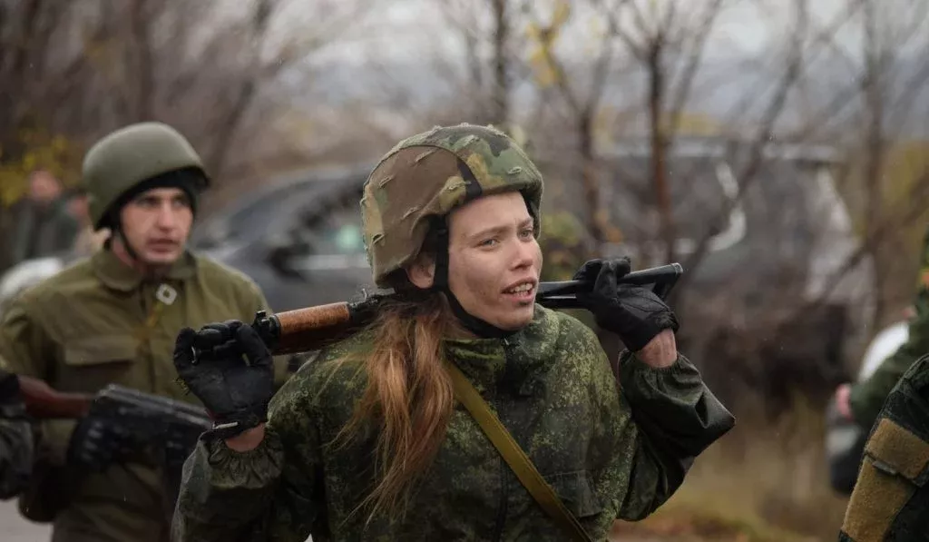 Женщина