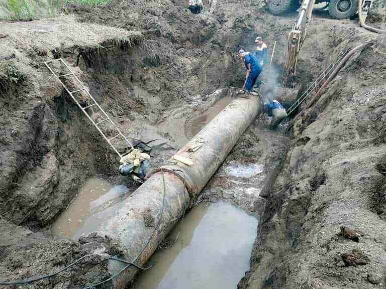 Порыв в водоводе
