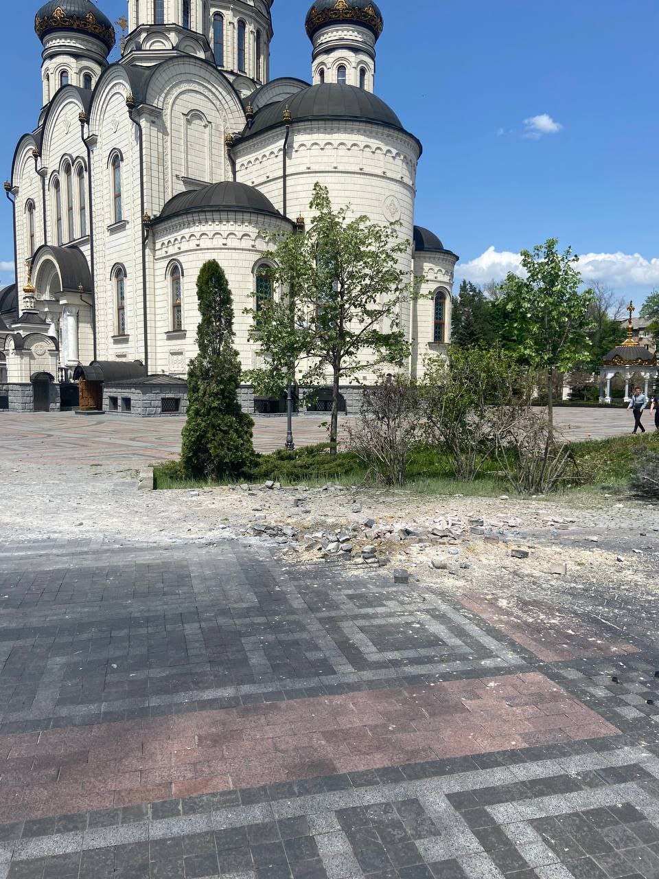 Повреждённый обстрелом ВСУ Богоявленский кафедральный собор в городе Горловка