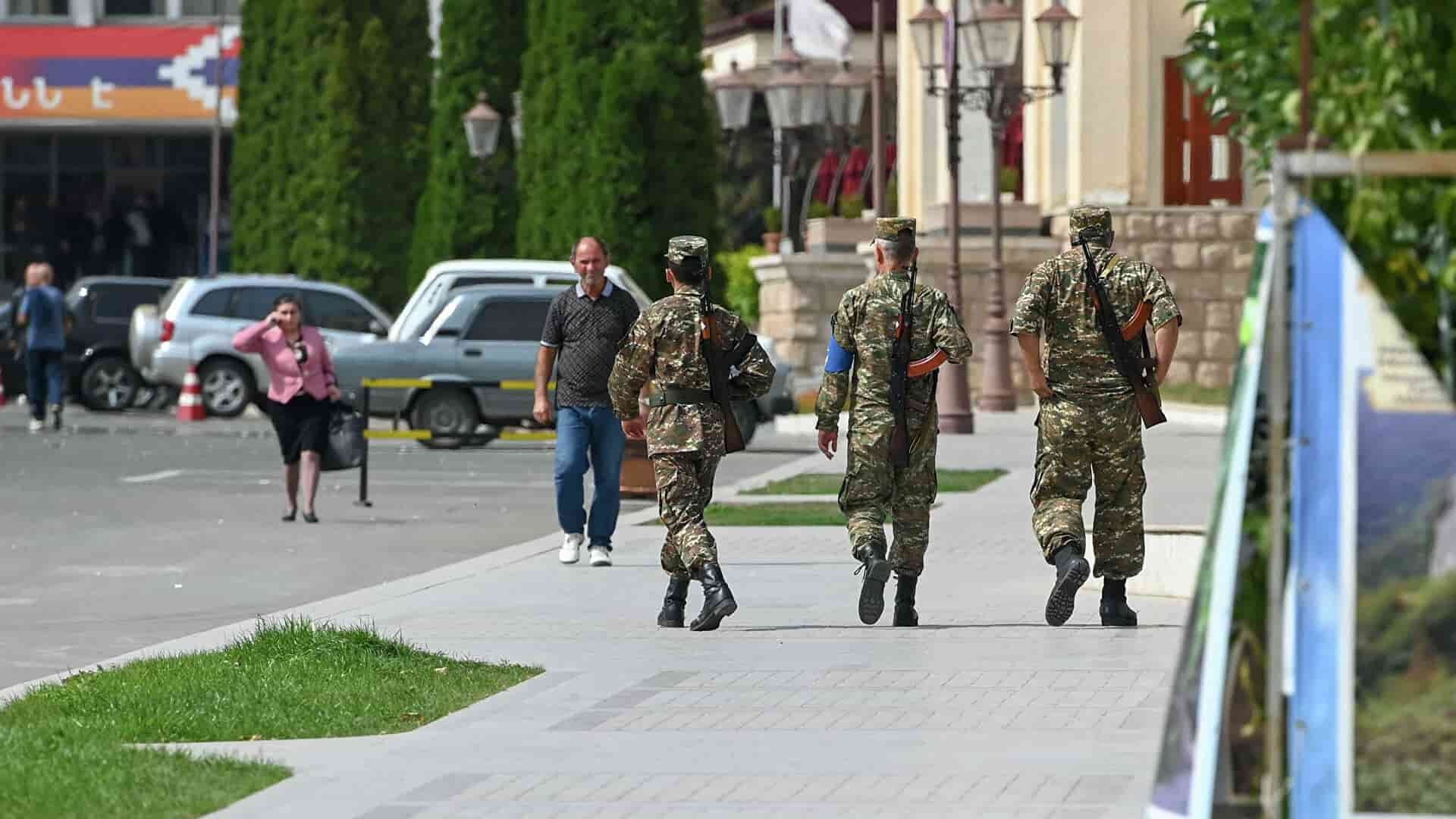 Военное п. Военное положение в Армении. Введение военного положения. Военное положение Азербайджана. Армия армянская в Карабахе СНБ.