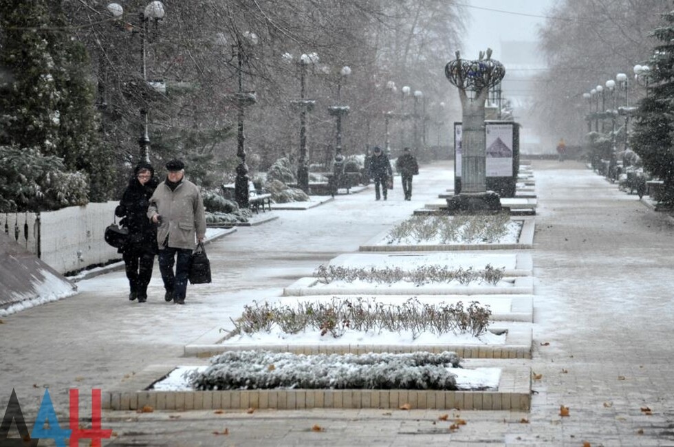 Погода донецк ростовская область на 10 дней. Донецк ДНР зима. Донецк Ростовская зимой. Донецк погода зимой. Донецк холодно.