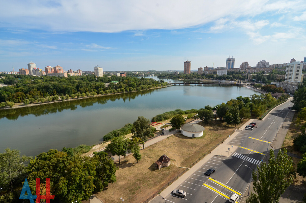 Город