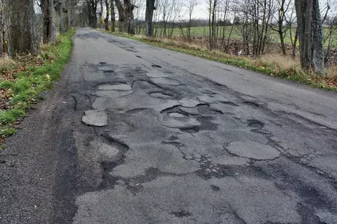 Порядка 95 % дорожного полотна в городе требует ремонта и восстановления