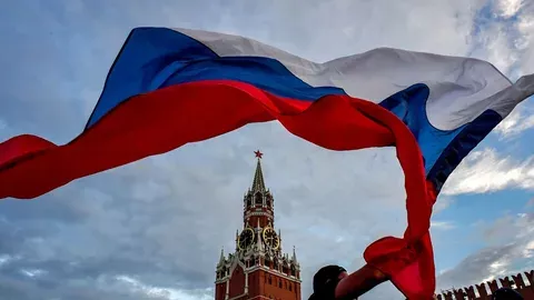 Поддерживать Украину и зарабатывать в России теперь не получится: артистов-предателей начали активно «щемить»
